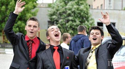 пандемията баловете учители придружители сред заразените велико търново