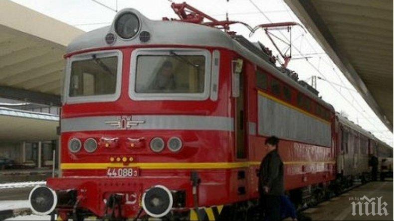 Цигани потрошиха влак край Кюстендил