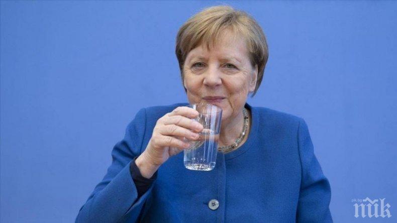 И Меркел се появи с маска