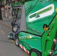 Електрически машини за почистване на велоалеи вършеят в София (СНИМКИ)