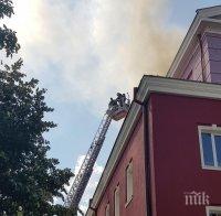 ГЕРОИ: Русенските огнеборци спасили за минути двама от горящ апартамент