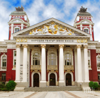 Артисти в готовност да обявят 