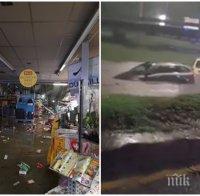 СИГНАЛ ДО ПИК: София е под вода след мощния порой - коли затънаха в улици-реки, покривът на супермаркет е отвян (СНИМКИ/ВИДЕО)