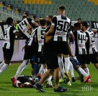 Блокират движението около 