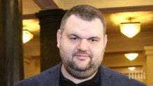 Делян Пеевски дари респиратори и облекла за Скопие