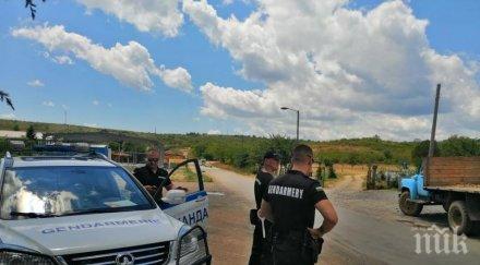 акция хисаря униформени спипаха наркотици оръжия арестувани