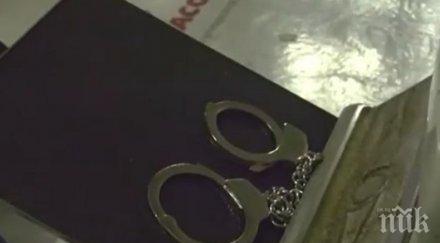 нидерландската полиция откри няколко импровизирани затворнически килии стая изтезания видео