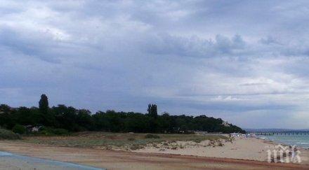 масово глобяват нудистите италия