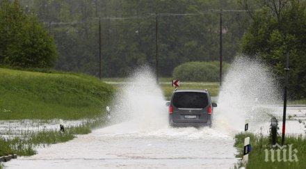силна буря градушка блокира кулата