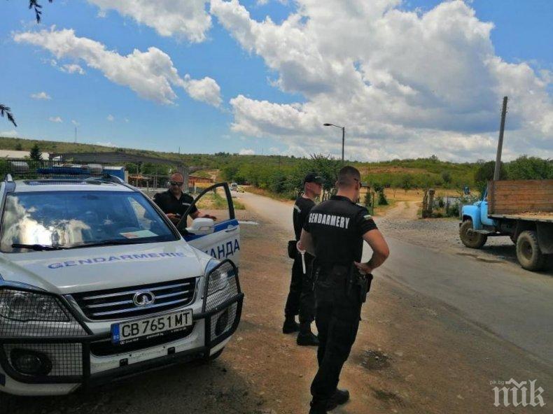 Акция в Хисаря: Униформени спипаха наркотици и оръжия, има арестувани 