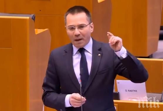 Ангел Джамбазки брани традиционните семейни ценности в Европарламента - разби лъжите на гей активисти