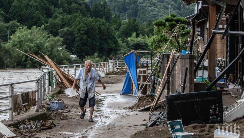Расте броят на жертвите след наводненията в Япония