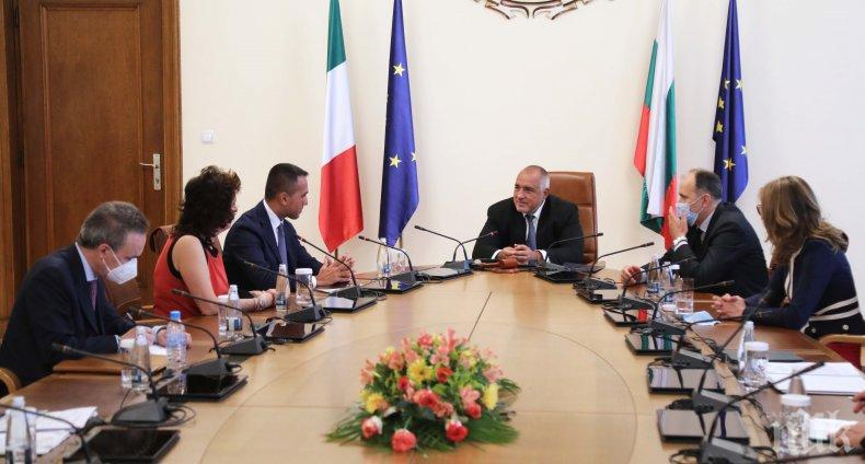 ПЪРВО В ПИК: Премиерът Борисов проведе среща с италианския външен министър (СНИМКИ)