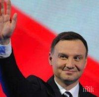 ПРЕИЗБРАХА ГО: Анджей Дуда ще е втори мандат президент на Полша