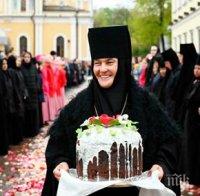 Игуменката на Покровския манастир в Москва кара S класа за 120 хил. евро (СНИМКИ)