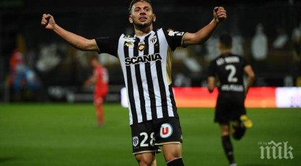 издънка закопчаха футболист системно мастурбиране жени