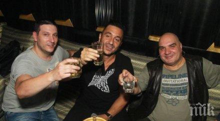 фенове избират подарък коцето фънки