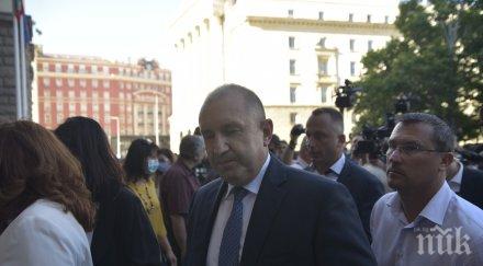 журналистът стефан ташев фиаското президента същите три години наричат радев агент путин ватник избор решетников призовават неговото отстраняване моля