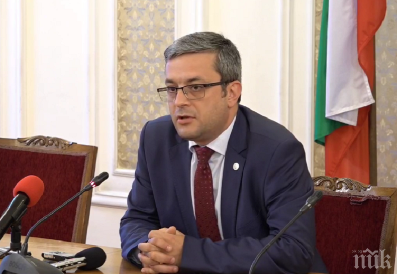 Тома Биков след призива на Румен Радев за преврат: България може да заприлича на БСП