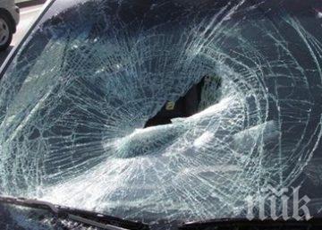 ВАНДАЛИЗЪМ: Пиян молдовски хулиган потроши седем коли в Пловдив заради жена