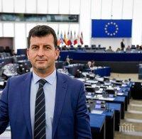 Евродепутатът Асим Адемов: „Цветът на нацията“ с аромат на мракобесната ДС