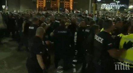 сигнал пик полицай почина протестите