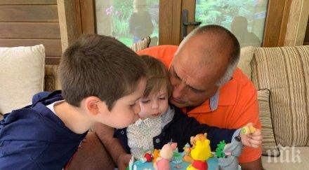 първо пик борисов показа внучето иван навръх рожден ден снимки