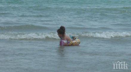 деца спасиха удавяне годишно момиченце къмпинг каваци