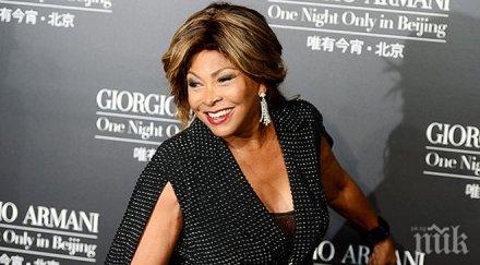 бомба тина търнър връща сцената