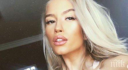 тита имитира кари брадшоу