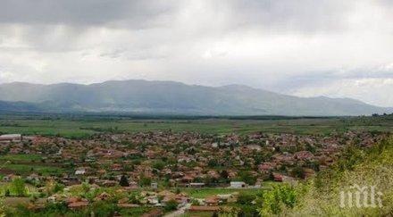 млади хора почистват гора село силистренско