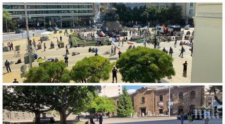 пълно фиаско протестиращи разпънаха хавлии чадъри пият бирата жълтите павета нямат души блокират движението хиляди столичани снимки