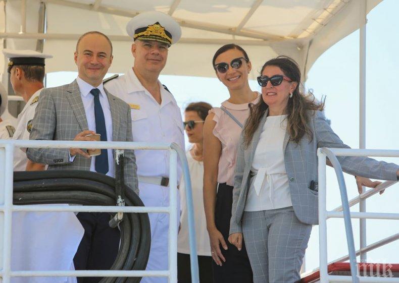 Херо Мустафа при българските военни моряци - САЩ се гордеят, че са партньори на България за сигурността на черноморския регион (СНИМКИ)