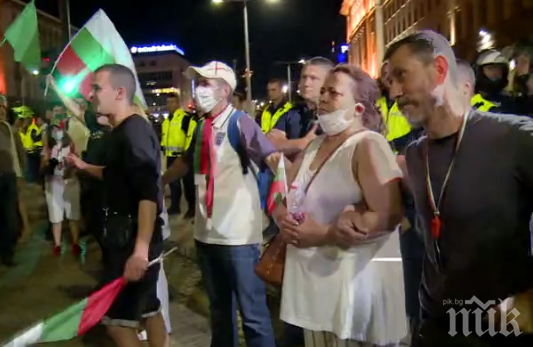 Четирима са в ареста след снощните протести