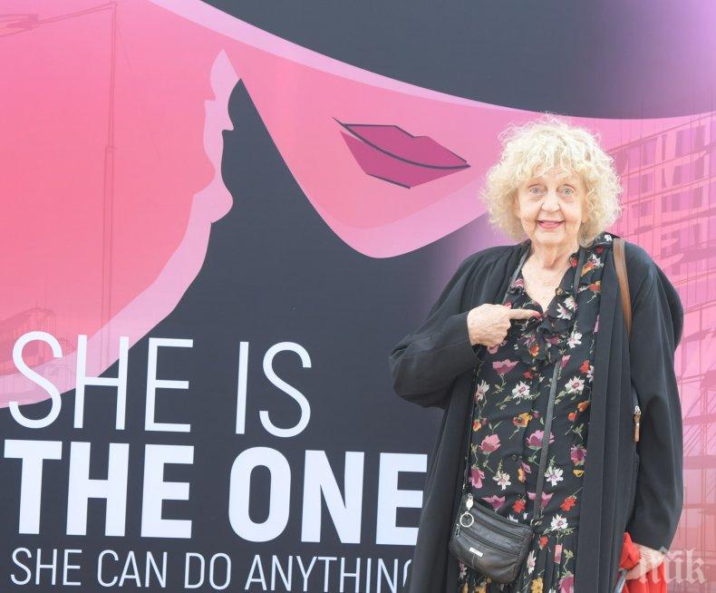 „Shes the One“ 2020 под открито небе и с вино PIXELS