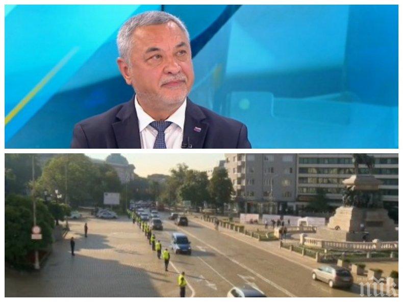 Валери Симеонов: Пред Народното събрание се въргалят полуголи хора с плажни кърпи, да им изсипят един самосвал с пясък! След вота ще обсъждаме варианти на коалиционен съвет