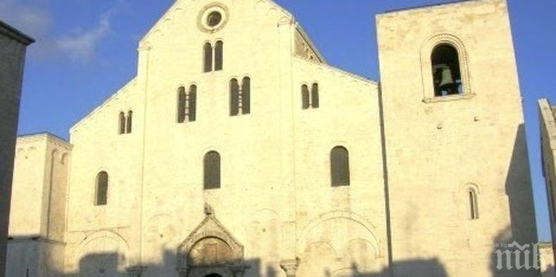 Свещеник намери новородено пред църква в Италия