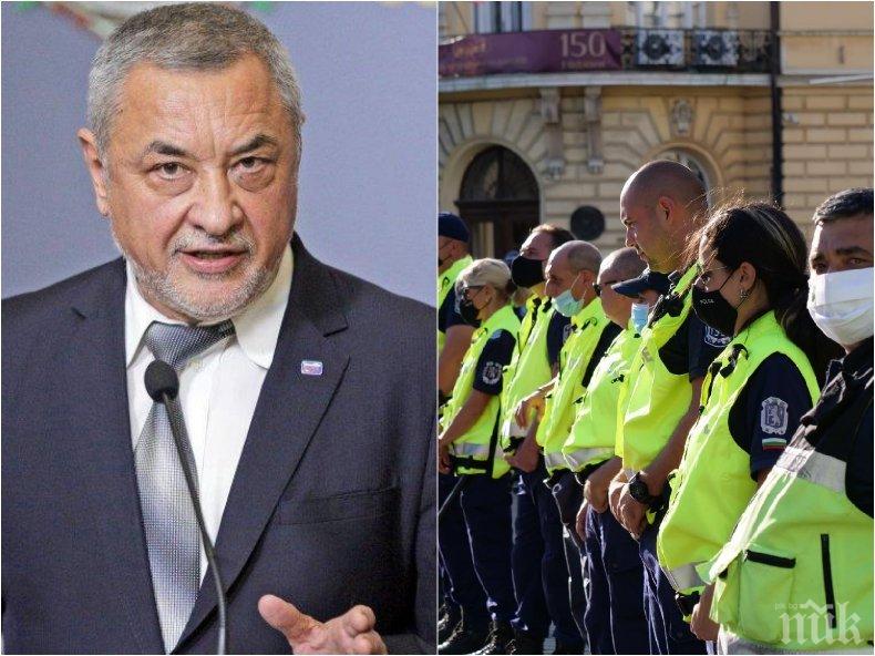 ПЪРВО В ПИК: Валери Симеонов с остра декларация за зверския побой над полицаи от цигани (ОБНОВЕНА)