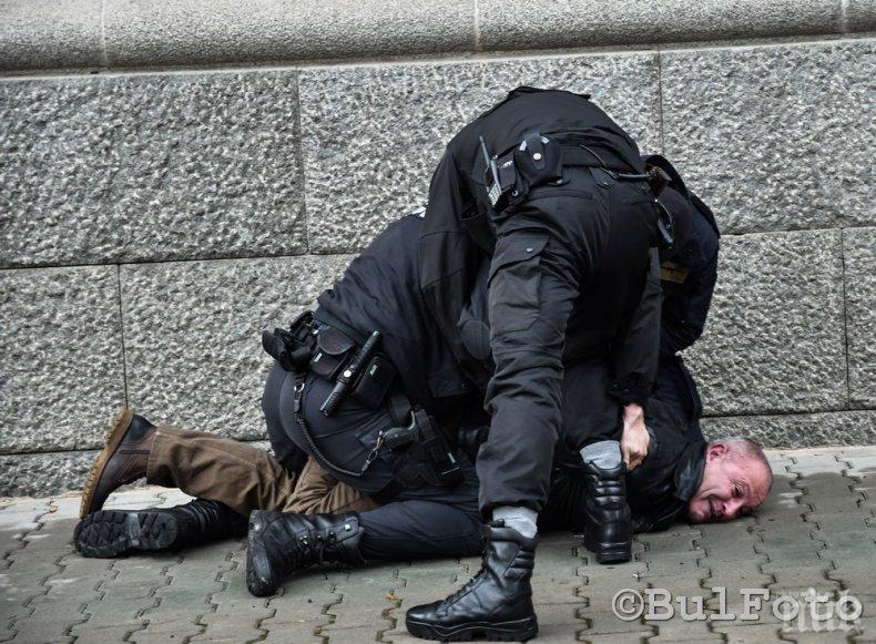 Бабаит от Германия наби полицаи в Павликени