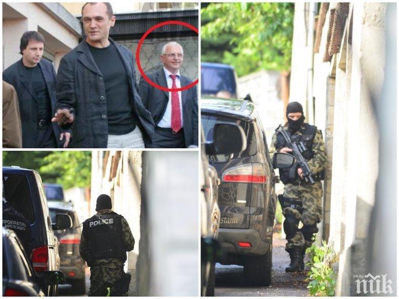 МАЩАБНА АКЦИЯ: Задържани са охранители и близки на Васил Божков 