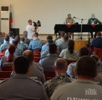 Началникът на отбраната адмирал Емил Ефтимов посети авиобаза Граф Игнатиево