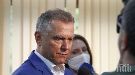 лекари преглеждат атанас бобоков отложиха делото