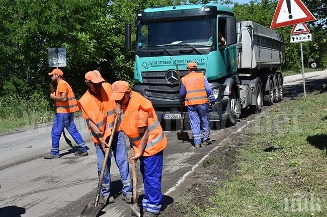 Ремонти блокират пътя Панагюрище-Златица