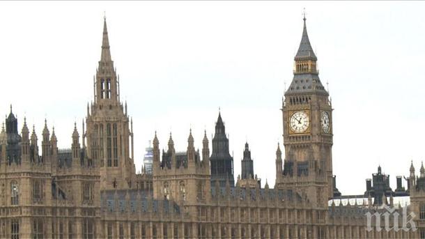 Британският кабинет с първо правителствено заседание на живо от над четири месеца