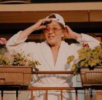 СЕРЕНАДА: Катето Евро заголи баджаци пред трима мучачос (СНИМКИ/ВИДЕО)