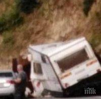 ЧЕЛНО: Кола се разби в кемпер на пътя Кричим-Девин