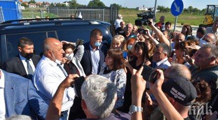 извънредно пик премиерът борисов инспекция враца стотици посрещнаха аплодисменти благодарности новите улици спортни зали беше блато хиляди работни мес