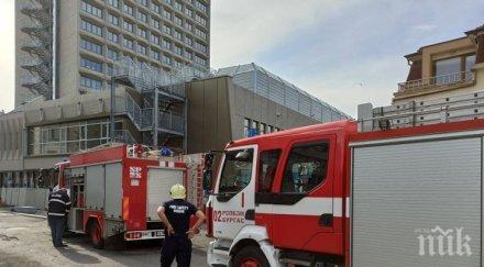 полиция пожарникари влязоха спешност хотел българия бургас опасност взрив
