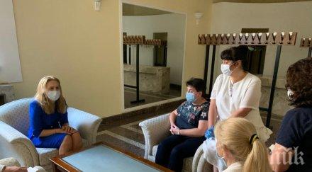 вицепремиерът марияна николова срещна протестиращите туроператори