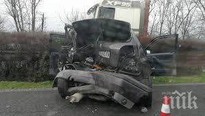 почерпен младеж заби колата мантинела рани спътник